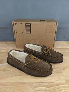 lot 103A image: NEW Mens Minnetonka Moccasin Pile Lined Hardsole Moccasin Size 10.5 W