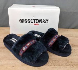 lot 100A image: NEW Minnetonka Womens Size 9 London Slipper Sandal, Dark Navy  W