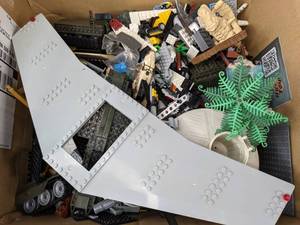 lot 120C image: Assorted LEGO Star Wars, Figurines and More D