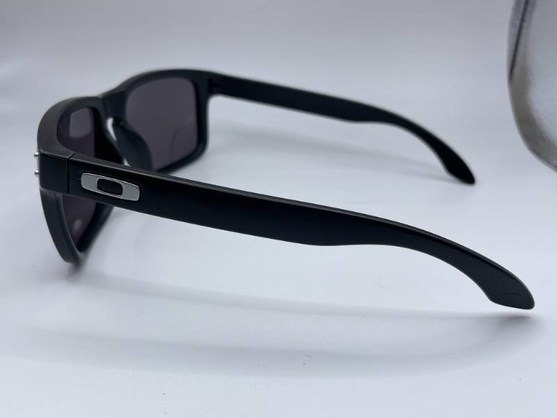 lot 113 image: Oakley Holbrook sunglasses, NEW