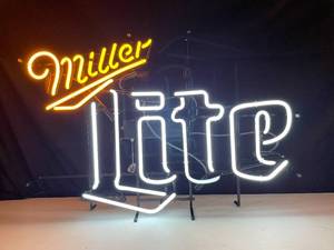 lot 29 image: Miller Lite logo neon, NIB