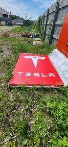 lot 8 image: Tesla