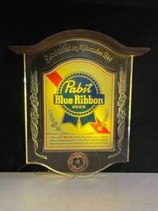 lot 132 image: Pabst Crystal Heritage light up back bar display