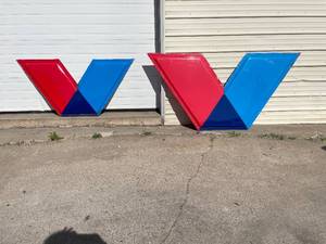 lot 166 image: Valvoline Oil large outdoor sign