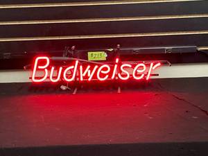 lot 213 image: Budweiser neon, small
