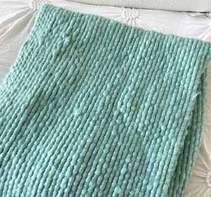 lot 36 image: Bella Lux Throw