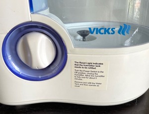lot 38 image: Vicks Humidifier