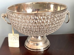 lot 62 image: Distinctive Home Decor