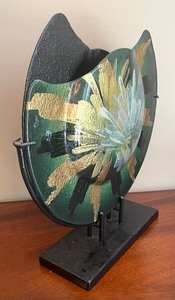 lot 66 image: Decorative and Unique Art Glass Vase