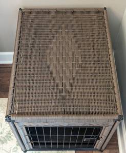 lot 20 image: Brown Wicker Dog Crate