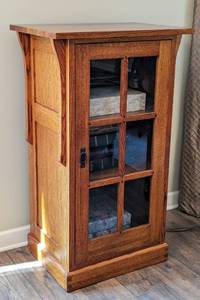 lot 4 image: Restoration Hardware Mission Style Oak Bookcase