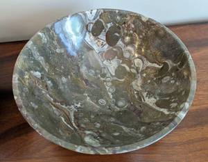lot 22 image: Pretty Pair of Carved Stone Bowls