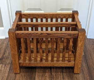 lot 23 image: Mission Style Oak Magazine Rack