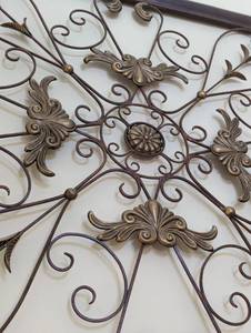 lot 72 image: Large Decorative Wood and Metal Wall Hanging