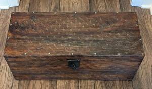 lot 74 image: Decorative Rustic Wood Storage Box