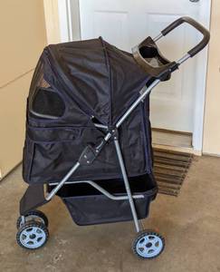 lot 75 image: Adorable Doggy Stroller