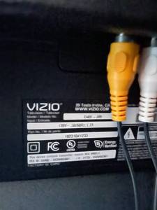 lot 96 image: Vizio 40 Smart TV