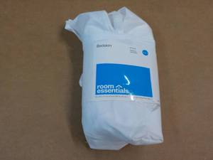 Queen Size Room Essentials White Be...