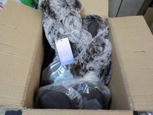 6 pair New Slippers size M...