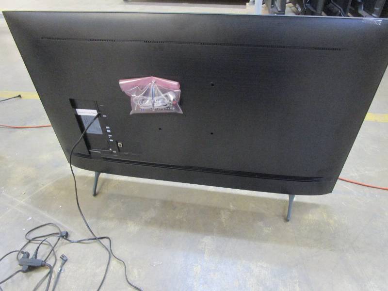 lot 916 image: SAMSUNG 55 Class 4K Crystal UHD (2160P) LED Smart TV with HDR UN55TU7000FXZA (VERTICAL & HORIZONTAL LINE)