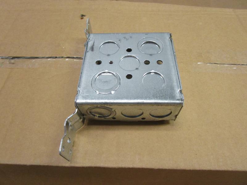 lot 732 image: Pack of 25 - Thomas & Betts 4 in. Square Metal Box with Bracket