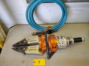 lot 10 image: Holmatro Hydraulic Spreader with Ho...