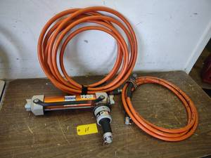 lot 11 image: Holmatro Hydraulic Ram with (2) Hos...