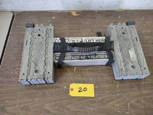 lot 20 image: Quik Step Folding Ladder...