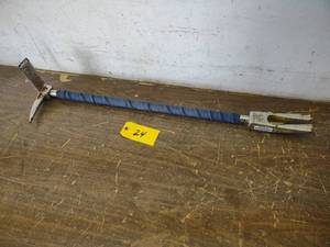 lot 24 image: Halligan Bar...