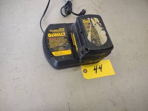 lot 44 image: Dewalt 24 Volt Fan Cooled Battery w...
