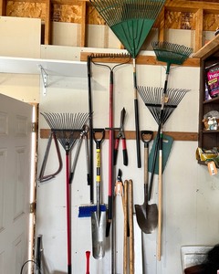 lot 77 image: Lawn Tools