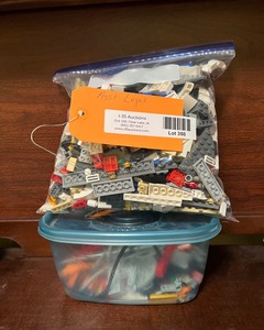lot 350 image: Legos