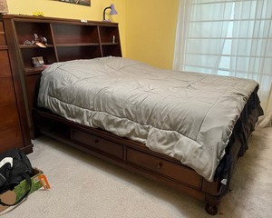 lot 173 image: Full Size Bed Set