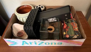 lot 181 image: Miscellaneous Home Decor