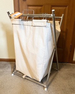 lot 146 image: Foldable Hamper