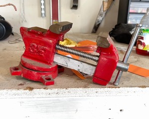 lot 86A image: Red Vise