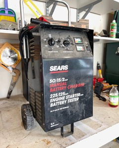 lot 95 image: Vehicle Battery Charger