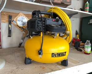 lot 70 image: Air Compressor