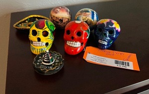 lot 348 image: Assorted SouvenirsDecor