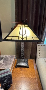 lot 136 image: Tiffany Style Lamp