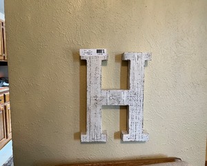 lot 433 image: H Decor