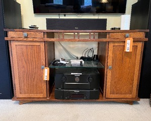 lot 125 image: Entertainment Center