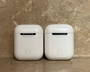 lot 363 image: 2x Apple AirPods