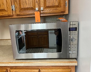 lot 129 image: Panasonic Microwave