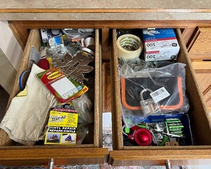 lot 124L image: Junk Drawer Contents