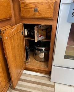 lot 123F image: Kitchen Cabinet Contents