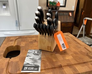 lot 361 image: Bobby Flay Knife Set