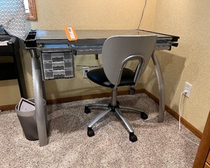 lot 206 image: Art Desk
