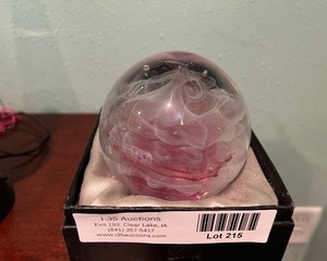 lot 215 image: Dynasty Gallery Paperweight