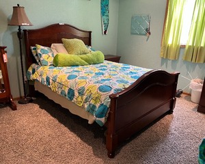 lot 213 image: Full Sized Bed